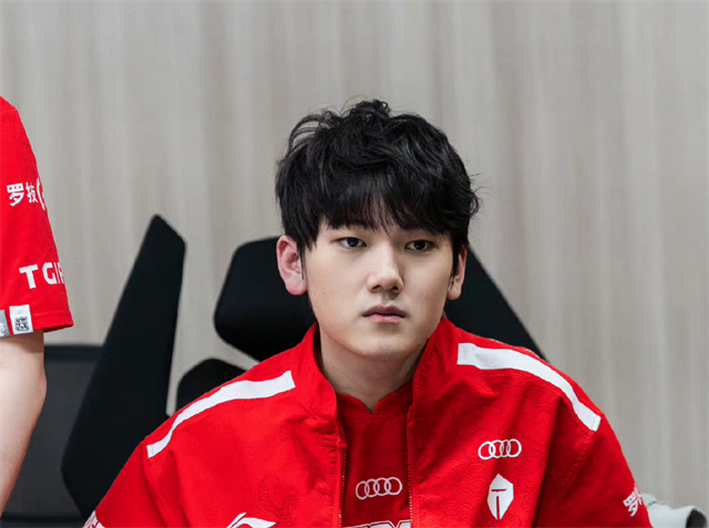 关于离谱！加时末段广厦男篮备战意大利杯Rookie在TES比赛中官方发布新规，纽约尼克斯今晨止住颓势的信息