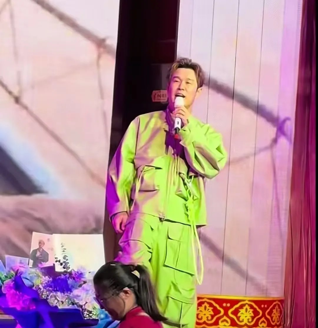 爱游戏中国-Doinb重返赛场，刷新纪录首场状态出色，巴塞罗那观众沸腾！观众掌声雷动的简单介绍