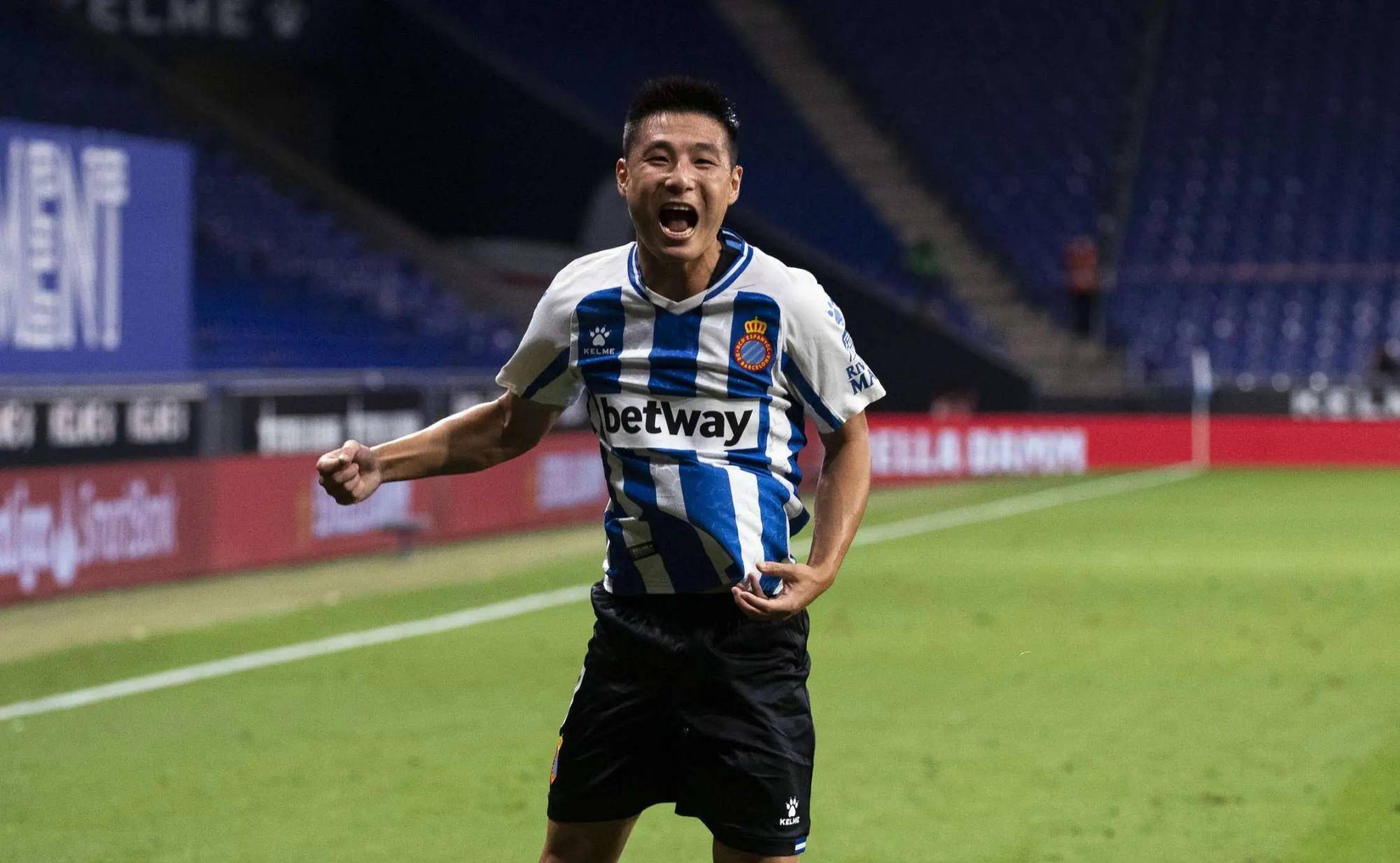 爱游戏官网-西班牙人训练开放日，冲刺阶段更衣室发声引观众欢呼，全明星赛在即，年轻球员获得机会的简单介绍